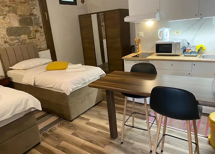 Gostinjska kuća Elena 3*