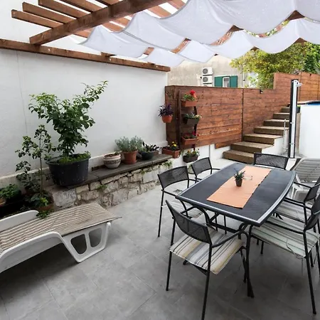 Elena Guest house